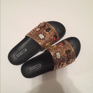 Cape Robbin Moira-25 slides flip flops